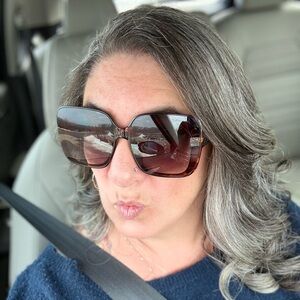 Meet your Posher, Stella